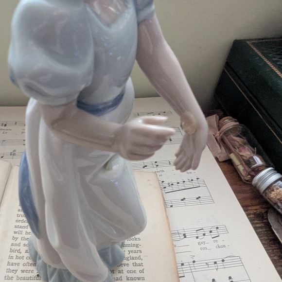 Elegant Porcelain Girl with Goose Figurine - Picture 11 of 12